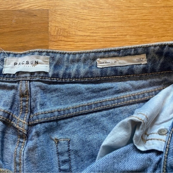 ✨3/$20✨ PacSun Distressed Cropped Blue Mom Jeans. Straight Leg. Button Fly. 25 - Picture 7 of 10